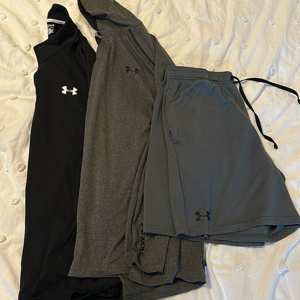 Bundle of Men’s Under Armour XL